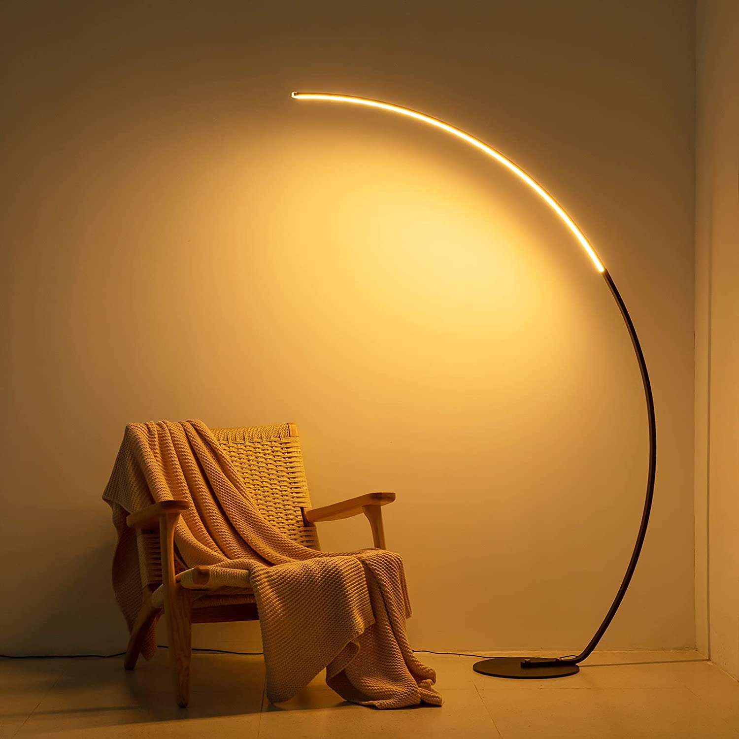 Lámpara de pie curva moderna RGBW – Iluminación LED decorativa con control remoto | Nueva versión 2025